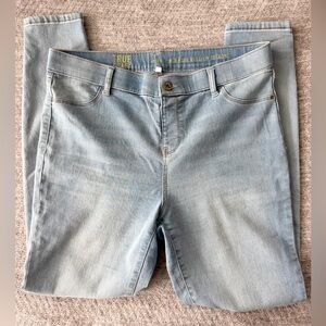 True Craft Light Wash Mid-Rise Women's Jeggings Large